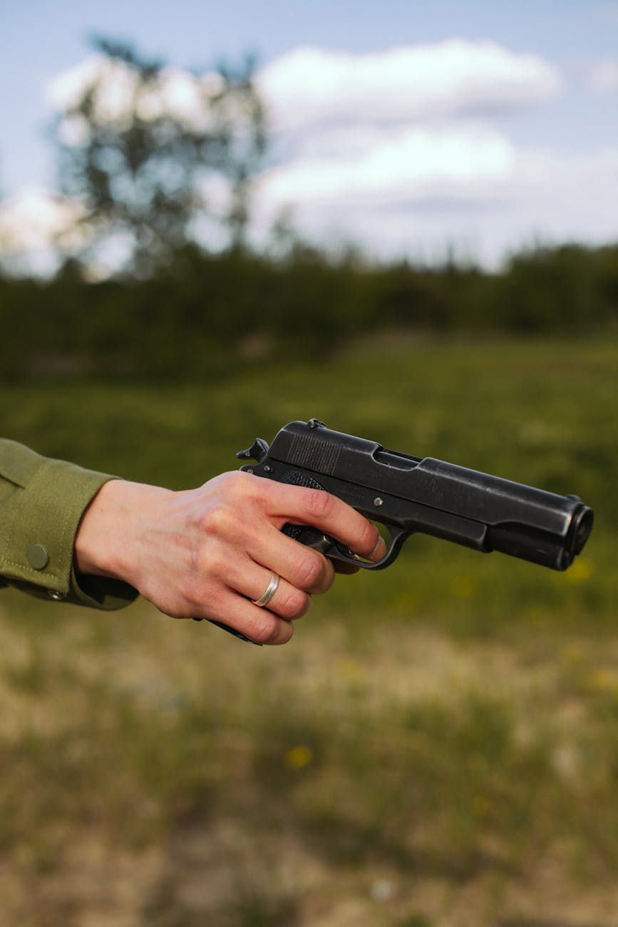 Alessandria, minaccia un automobilista con una pistola: arrestato 50enne