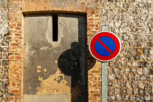 Alessandria, stop a sosta e transito in piazza Zanzi negli orari scolastici