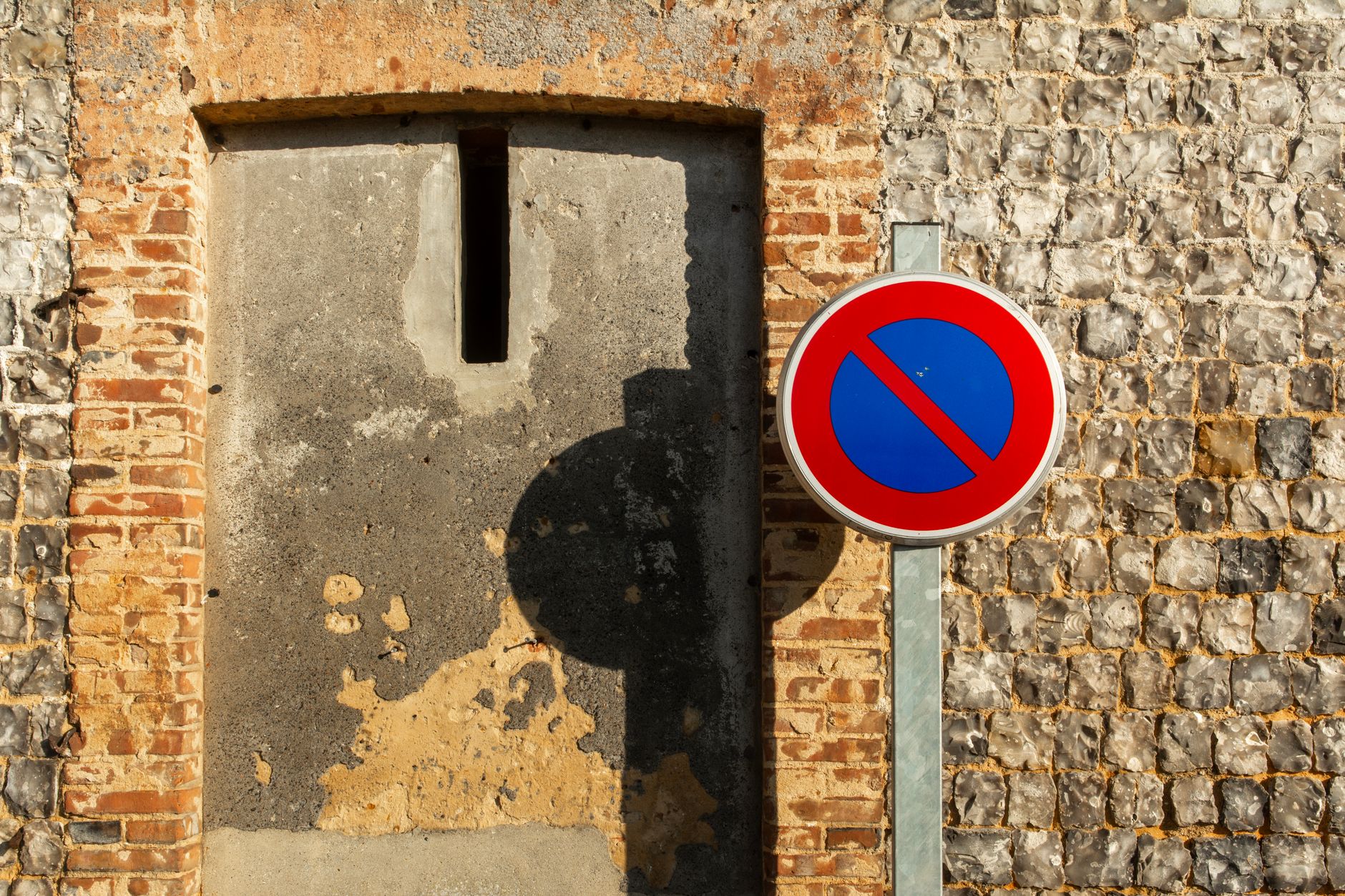 Alessandria, stop a sosta e transito in piazza Zanzi negli orari scolastici