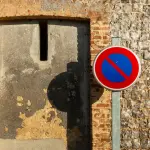 Alessandria, stop a sosta e transito in piazza Zanzi negli orari scolastici