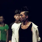 Max Giusti porta “Bollicine” al Teatro Alessandrino: una serata di satira, musica e confessioni