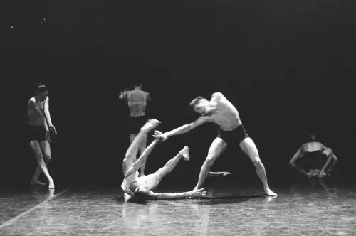 “La Foresta incantata”: il teatro come gabbia e specchio della realtà